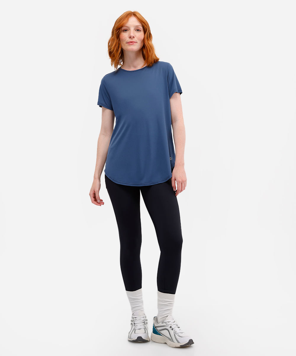 camiseta esportiva de poliamida com recorte azul