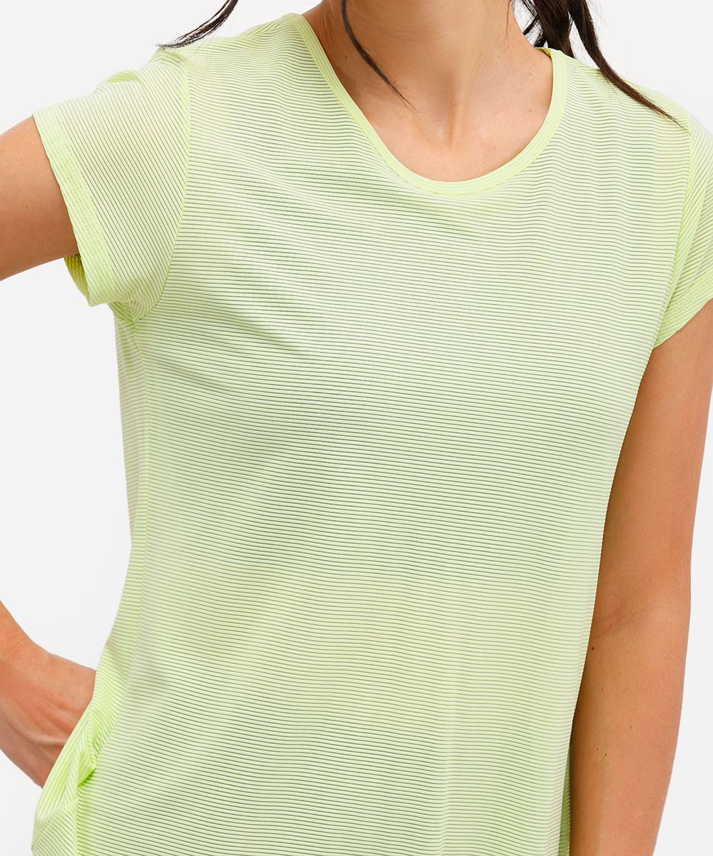 blusa esportiva canelada com recorte nas costas verde