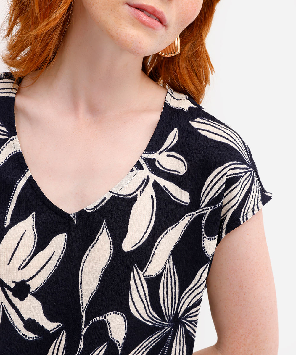 blusa feminina floral texturizada azul