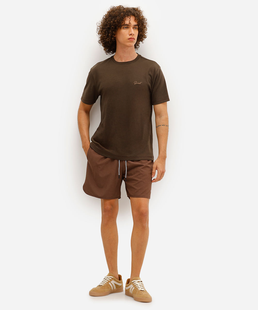 camiseta masculina com bordado marrom