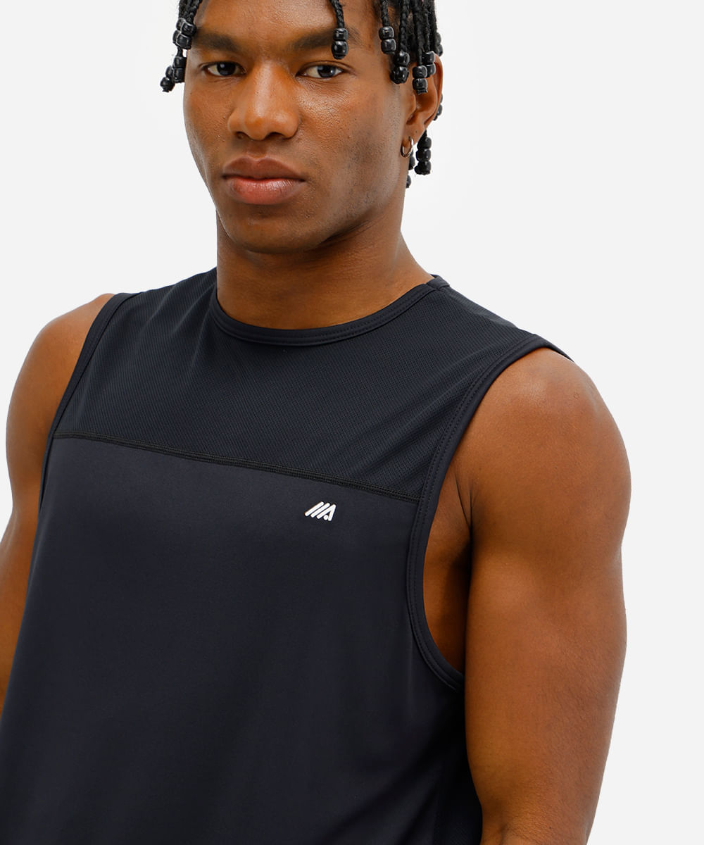 regata esportiva masculina com recortes estampada preta