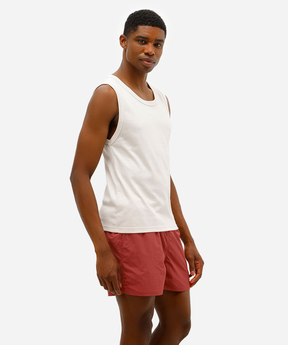 short masculino com bolsos e cordão vermelho