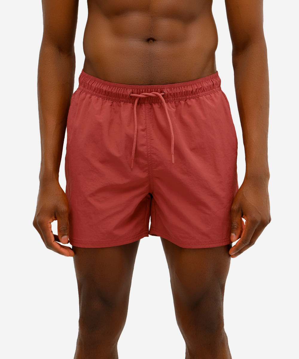 short masculino com bolsos e cordão vermelho