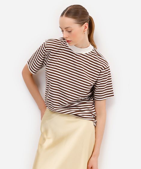 camiseta listrada manga curta marrom