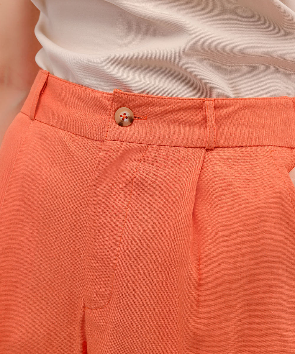short feminino de alfaiataria com linho laranja