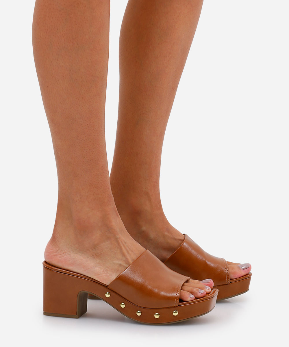 tamanco com tachas salto grosso oneself marrom