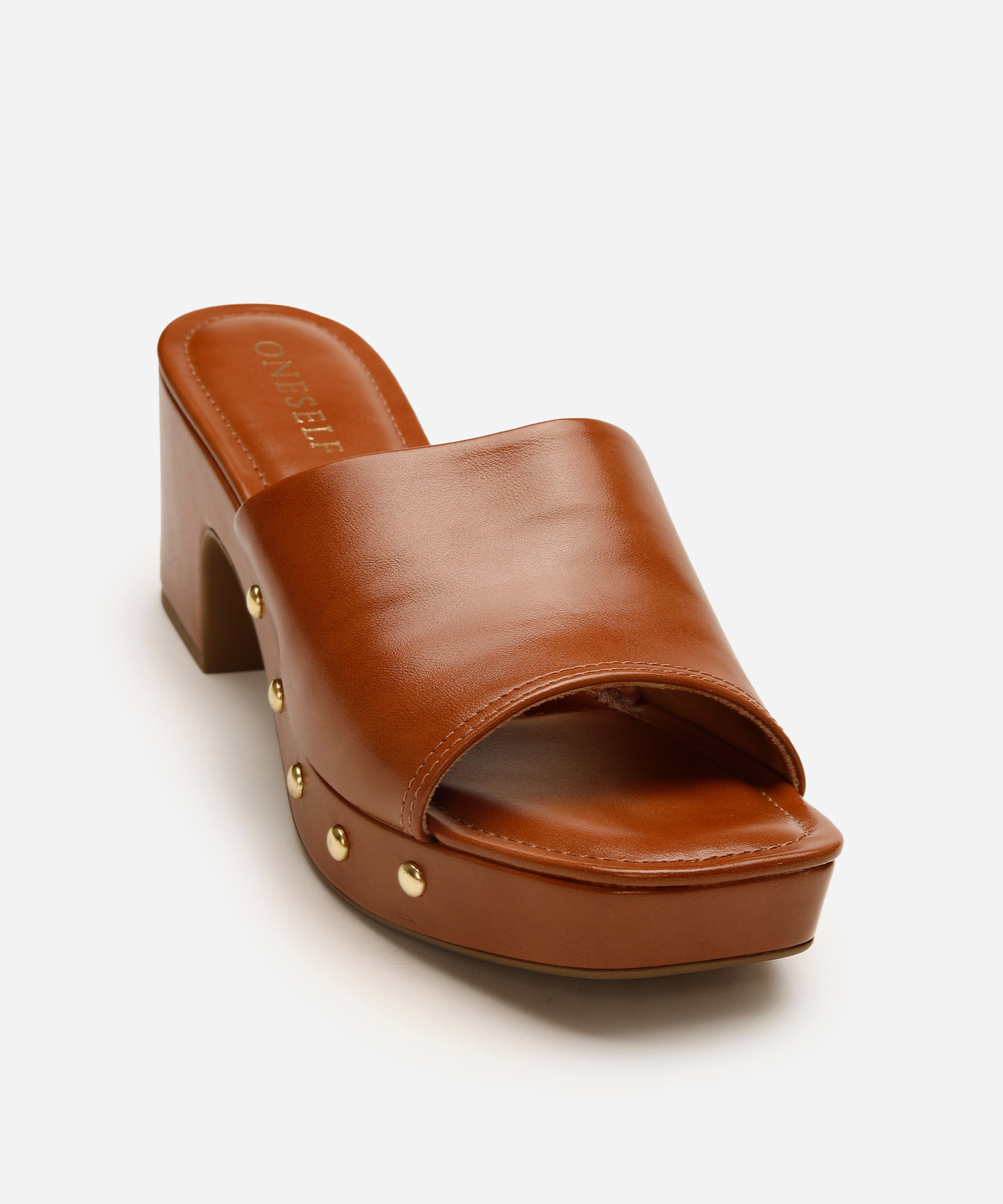 tamanco com tachas salto grosso oneself marrom