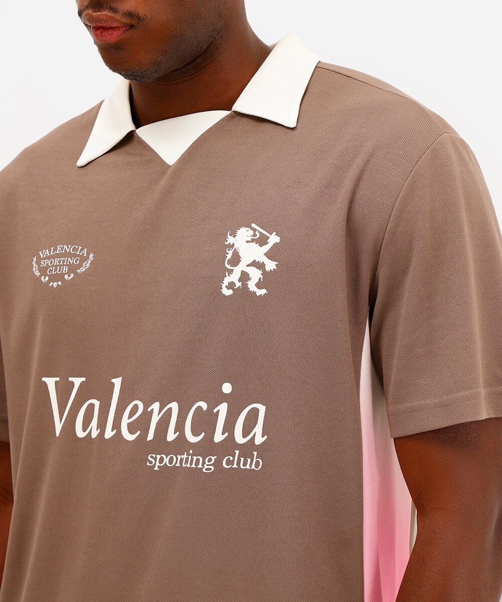 camiseta retrô unissex com gola manga curta valencia marrom