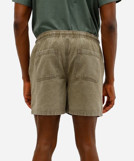 short masculino de sarja estonado verde