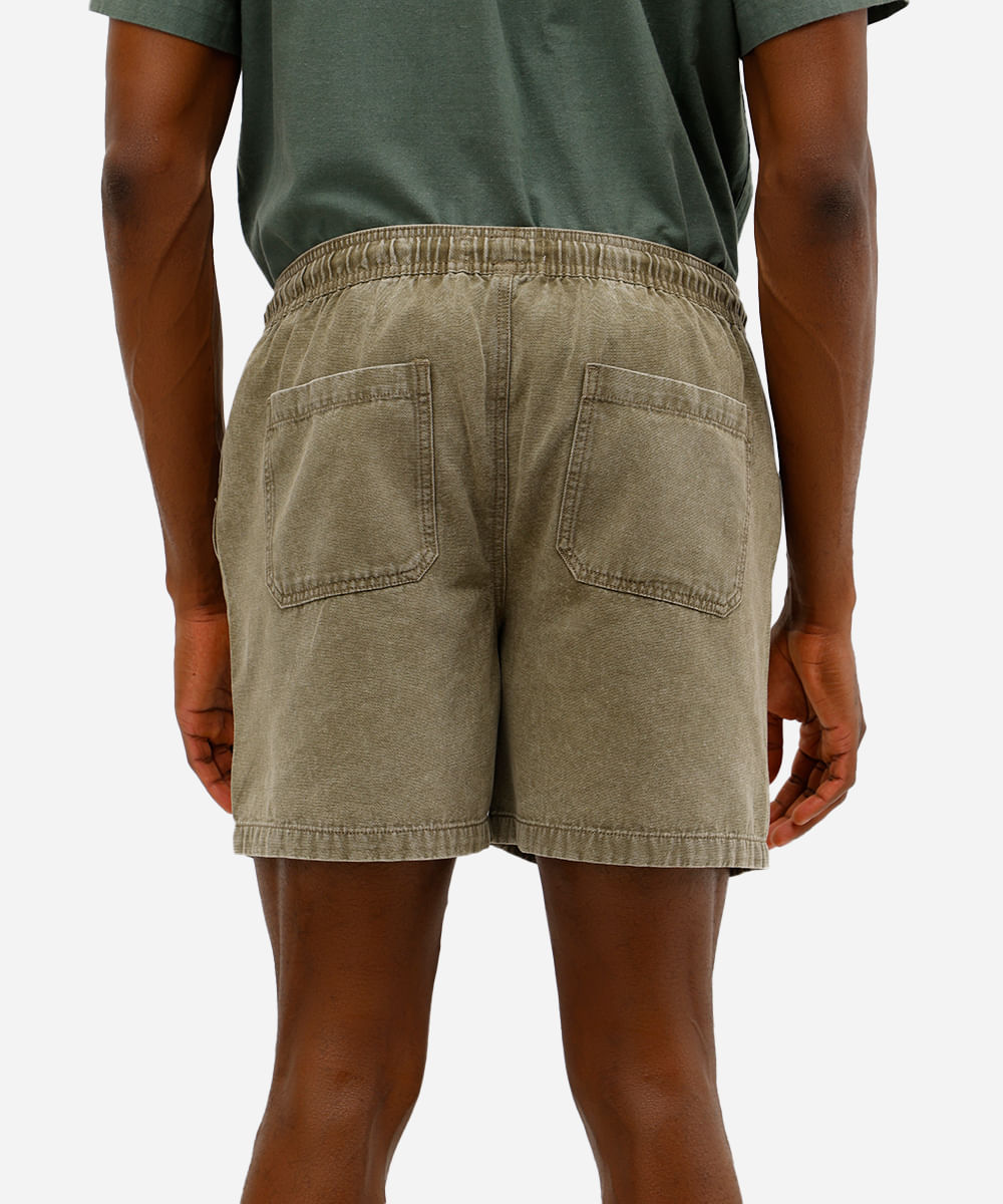short masculino de sarja estonado verde
