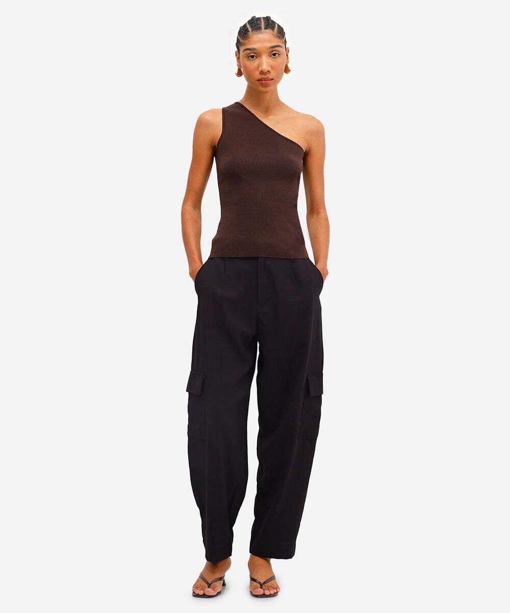 blusa ombro único feminina de tricot marrom