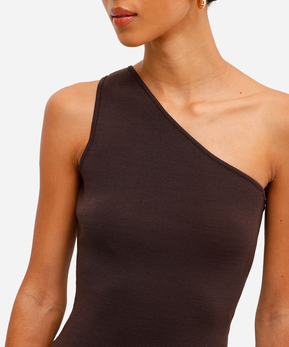 blusa ombro único feminina de tricot marrom