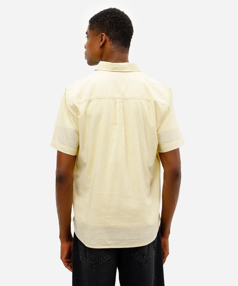 camisa comfort masculina com linho manga curta amarela
