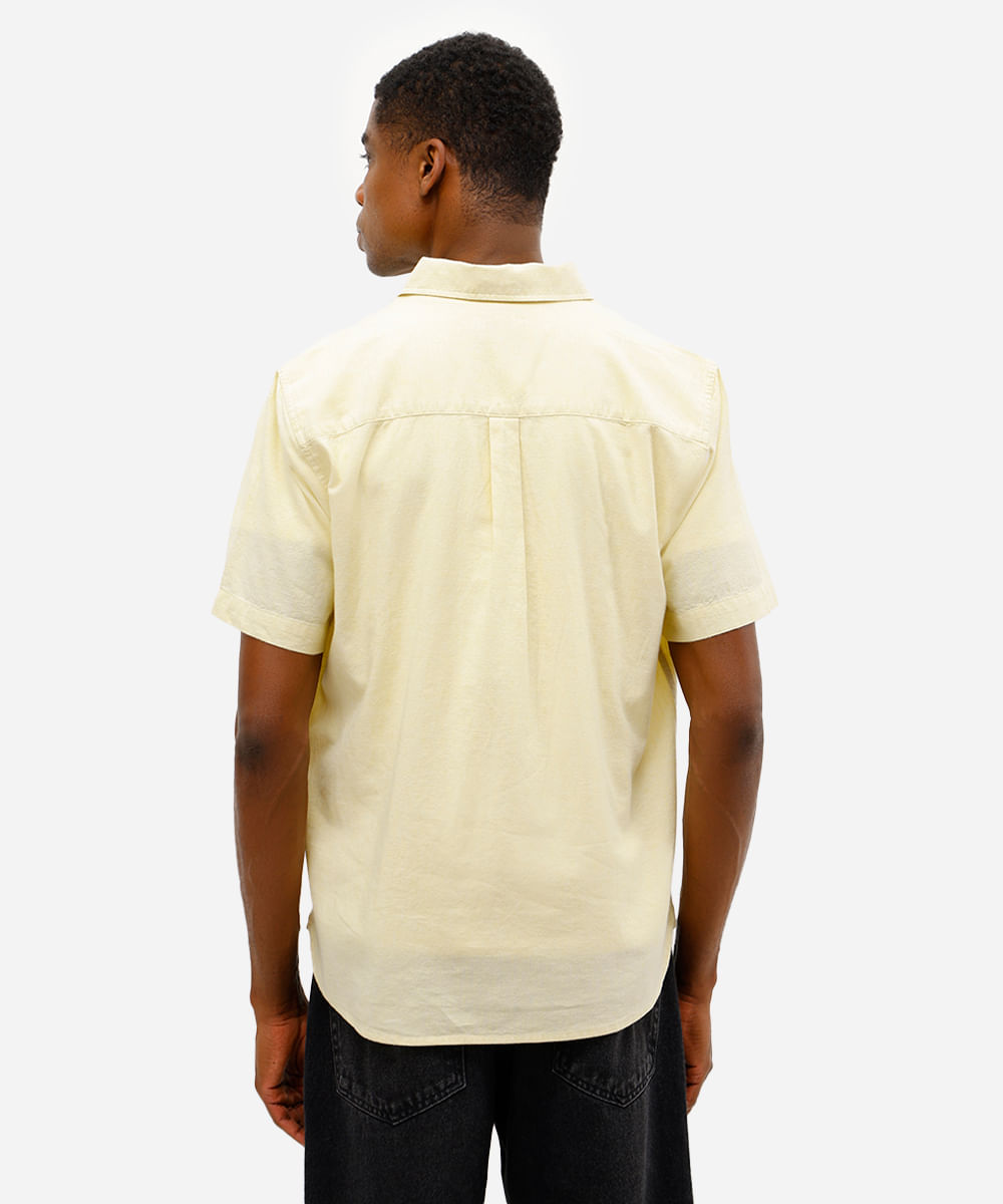 camisa comfort masculina com linho manga curta amarela