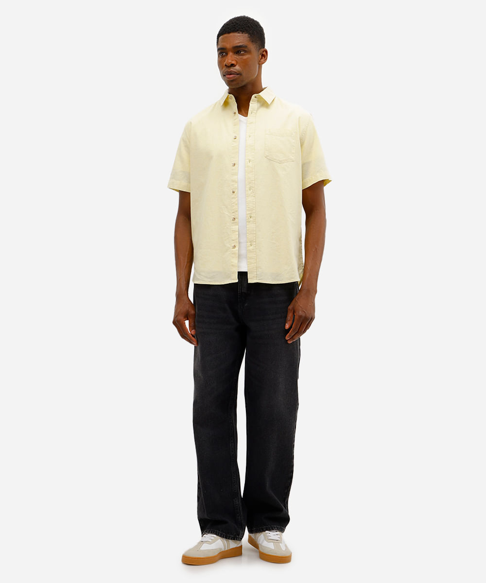 camisa comfort masculina com linho manga curta amarela