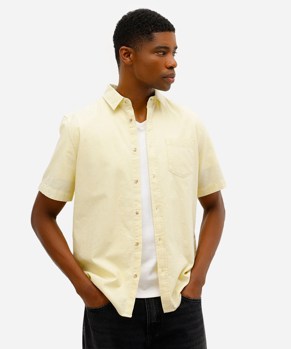 camisa comfort masculina com linho manga curta amarela