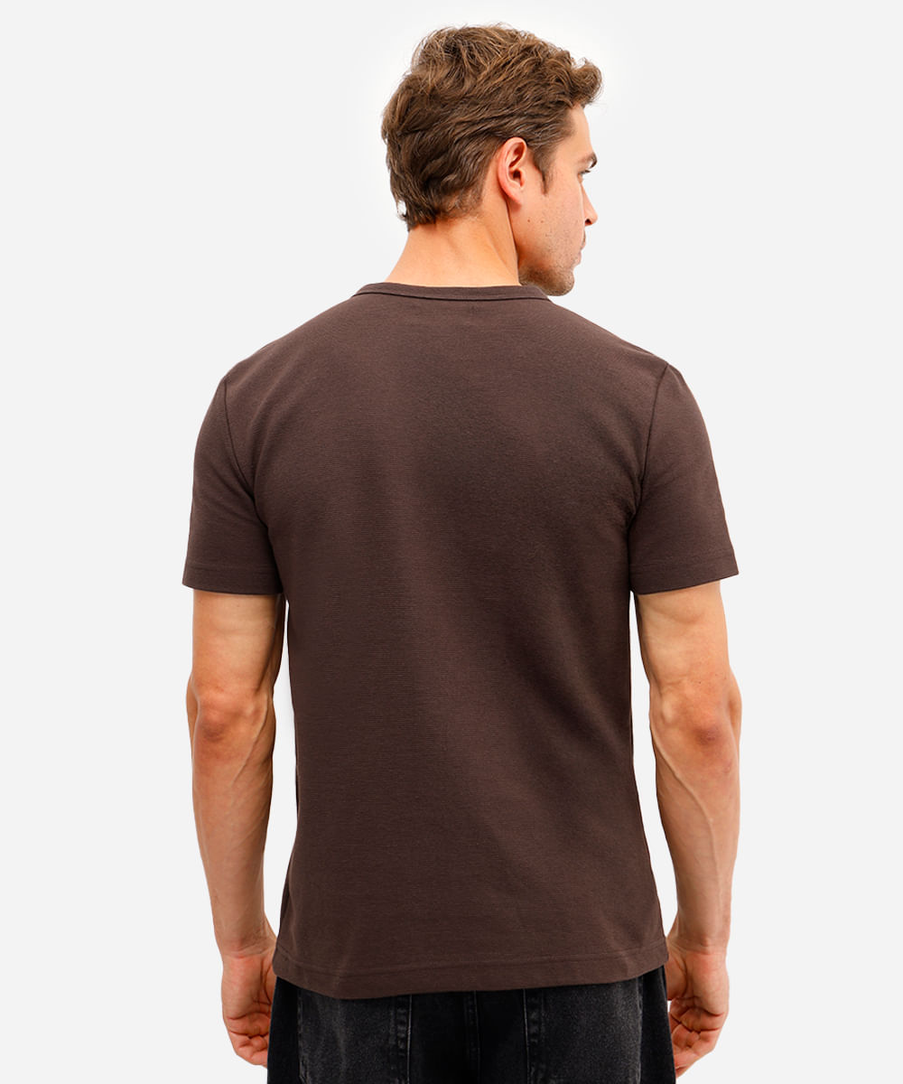 camiseta de algodão texturizada manga curta marrom