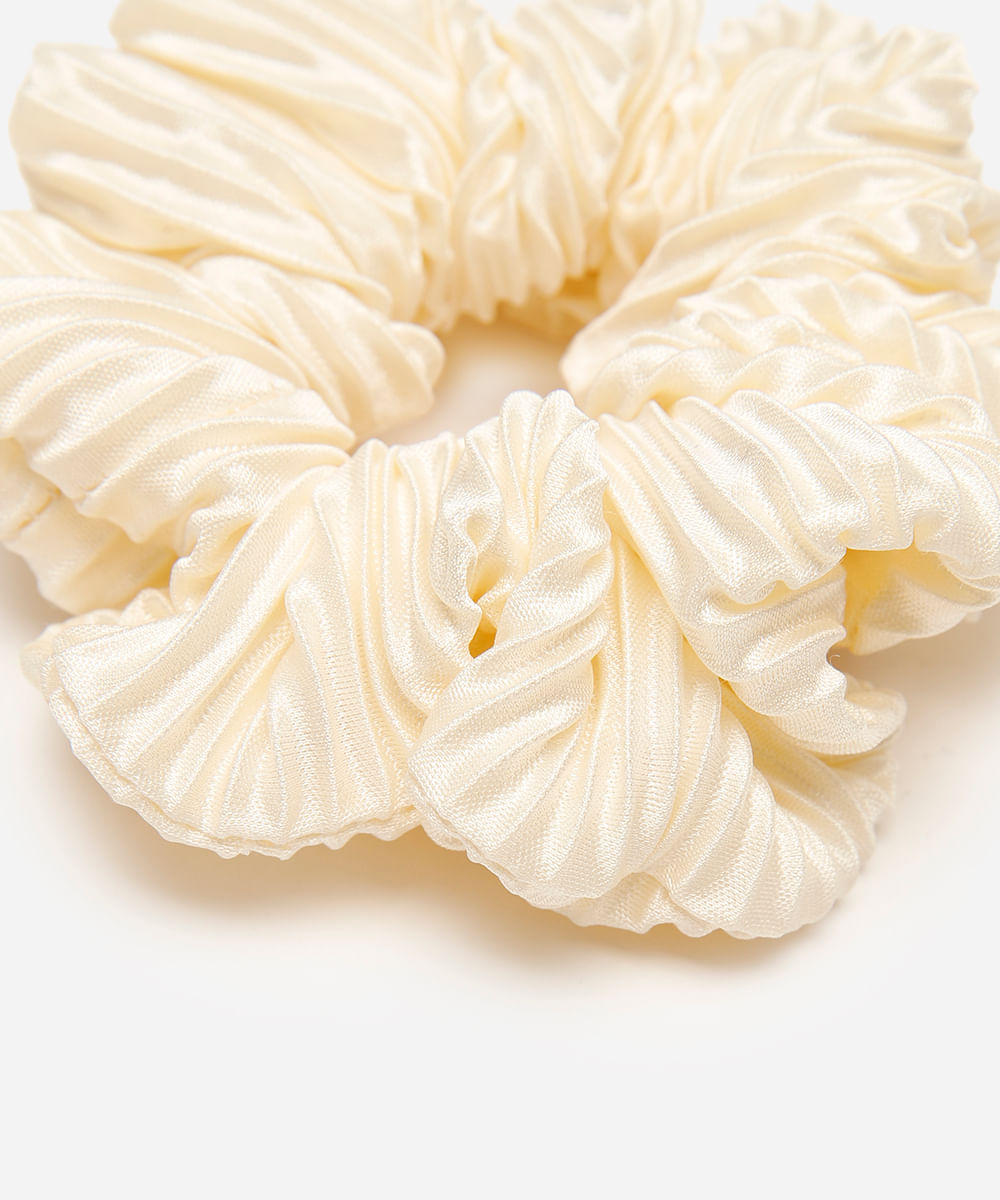 scrunchie plissada acetinada off white
