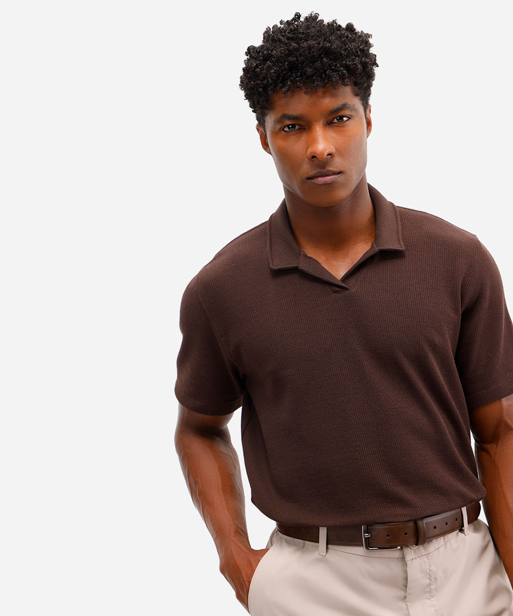 polo comfort masculina texturizada marrom