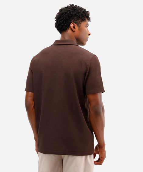 polo comfort masculina texturizada marrom