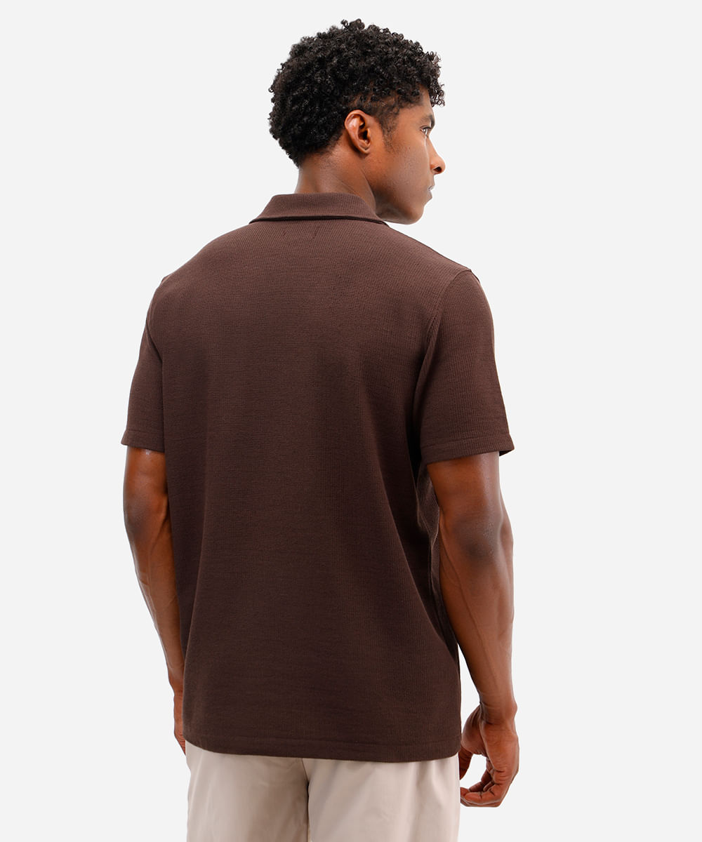 polo comfort masculina texturizada marrom