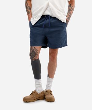 bermuda de sarja com bolsos e cordão azul