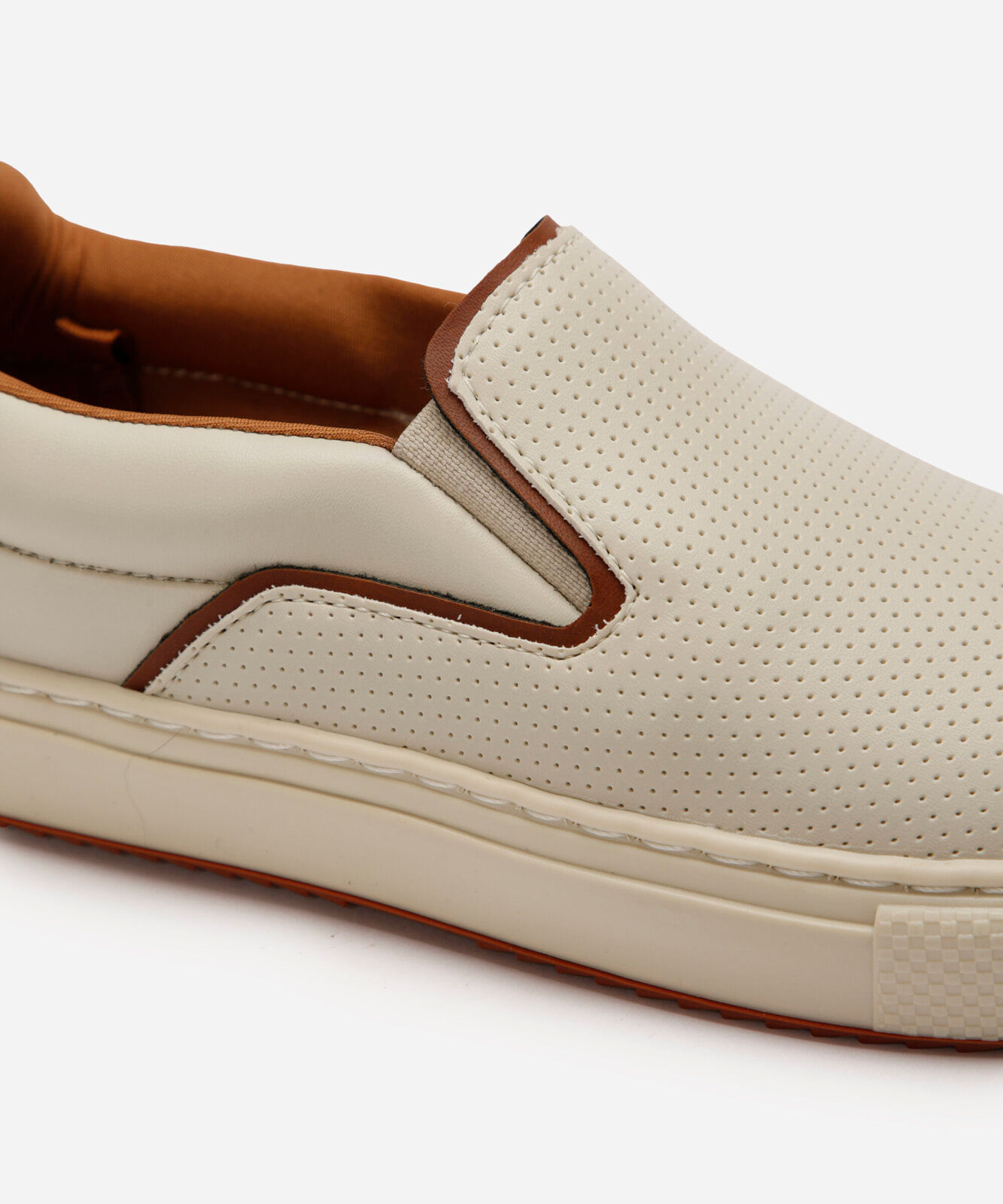 tênis slip on com micro furos oneself off white