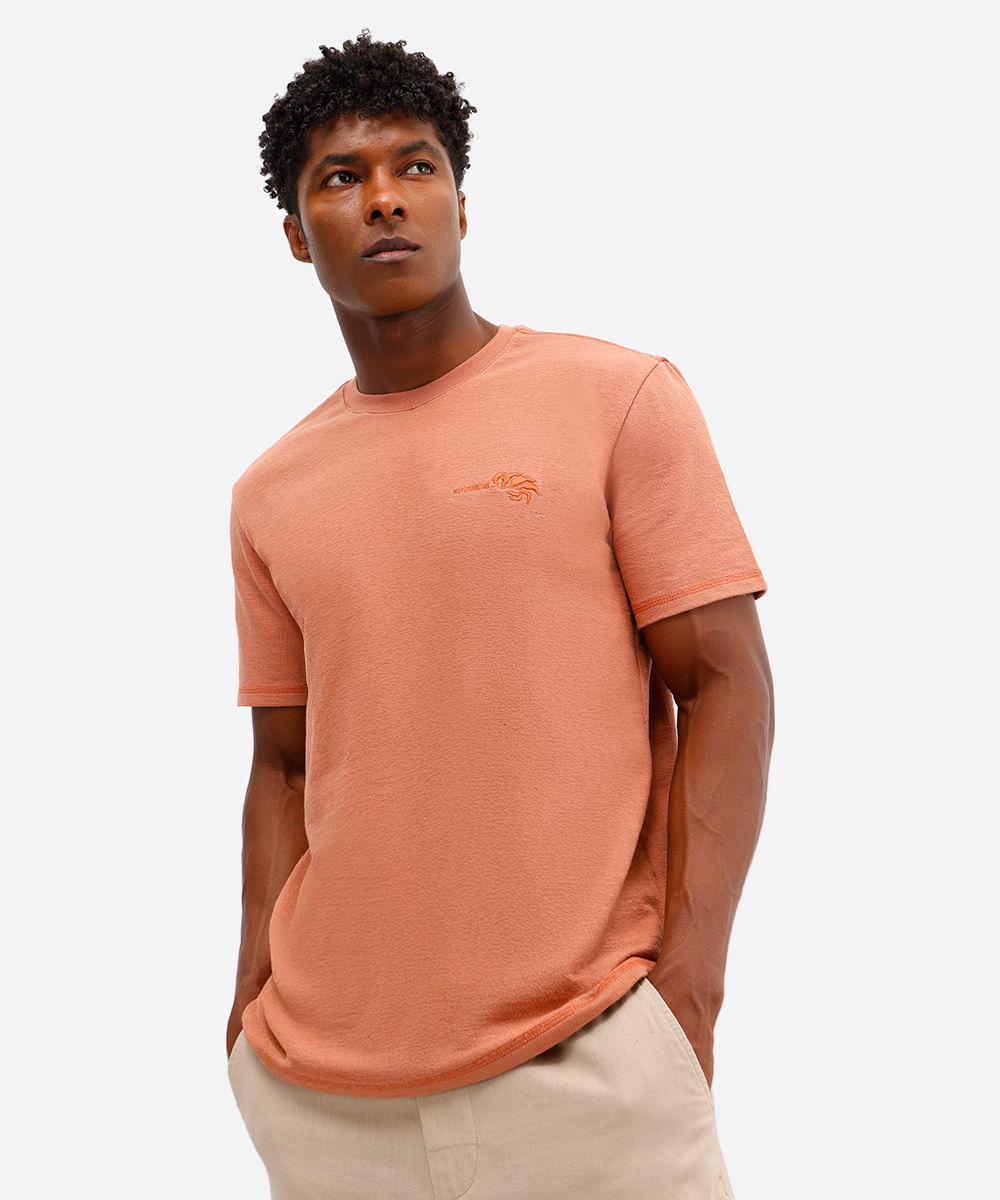 camiseta comfort masculina de algodão com bordado laranja