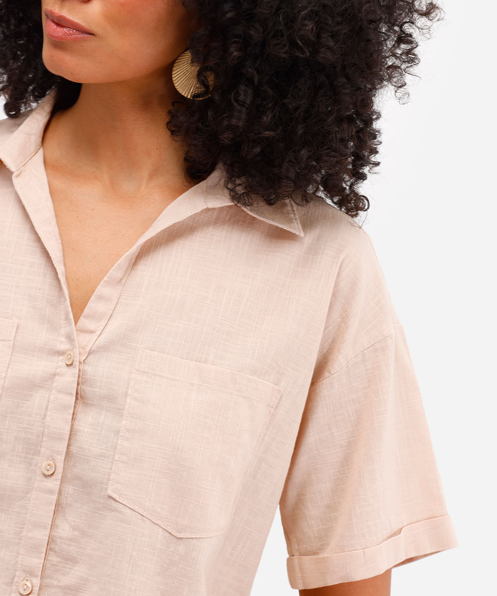 camisa feminina de algodão manga curta com bolsos bege