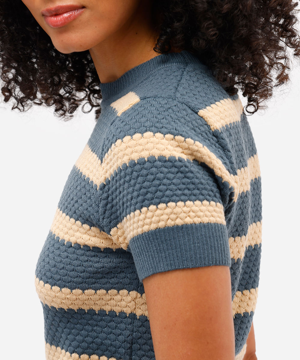 blusa feminina de tricot manga curta texturizada listrada azul