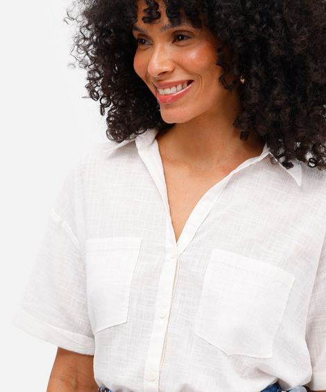 camisa feminina de algodão manga curta com bolsos off white
