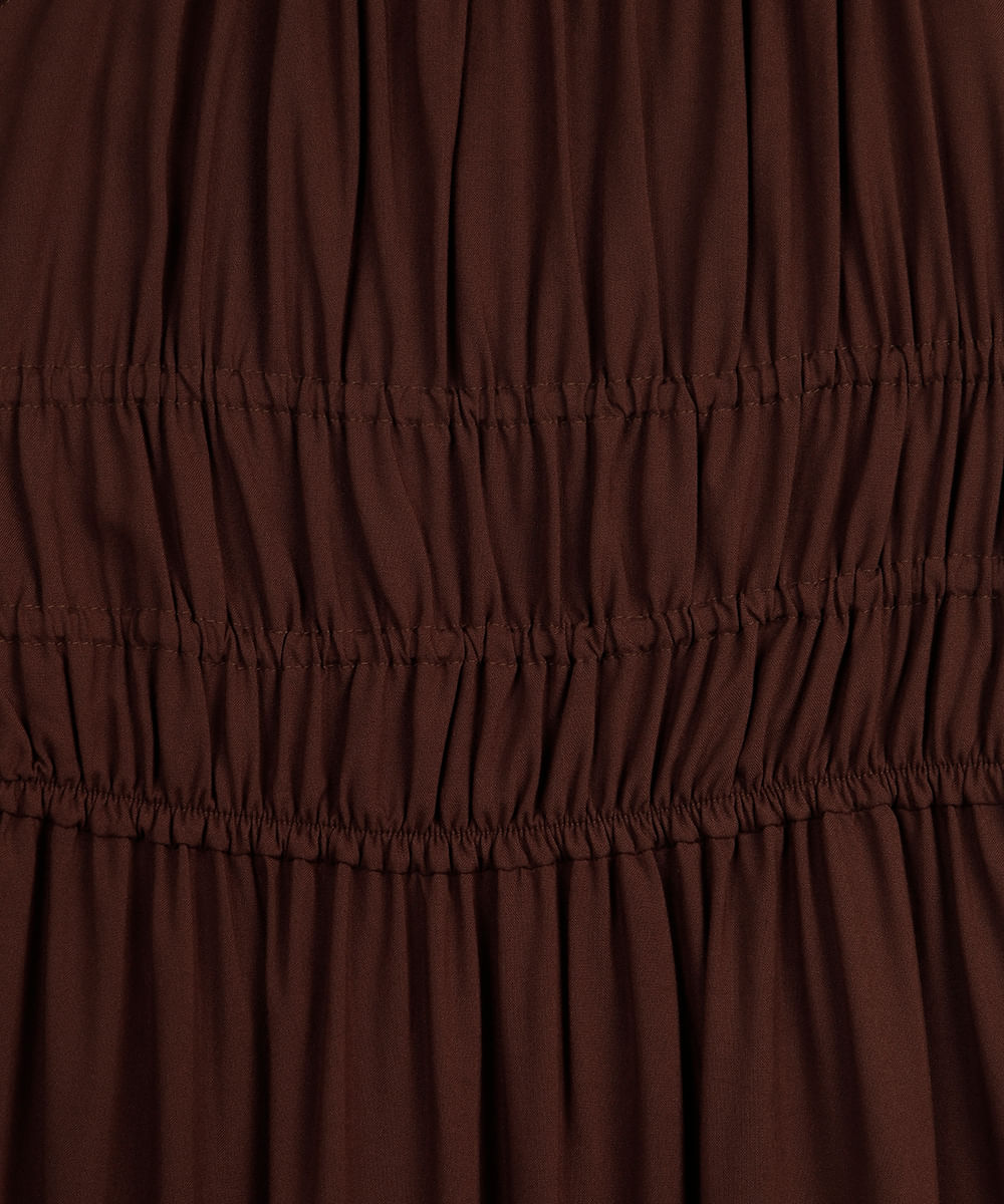 vestido curto juvenil de viscose com elásticos marrom