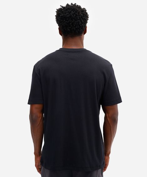 camiseta comfort masculina manga curta canelada preta