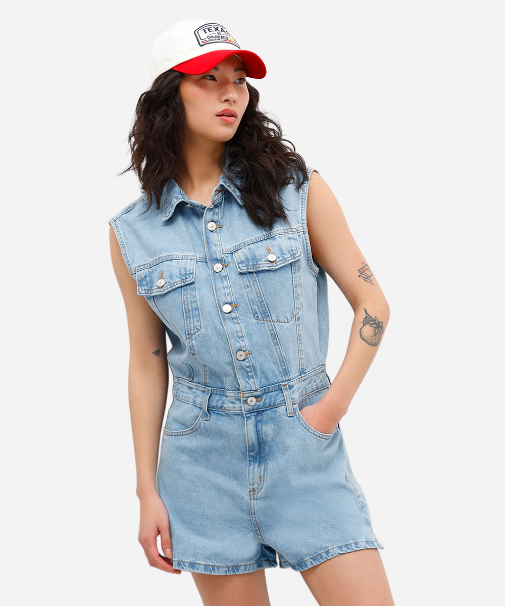 macaquinho feminino jeans com fendas azul