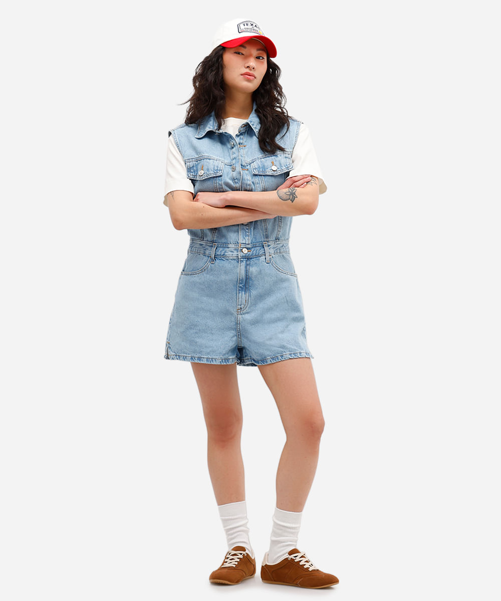 macaquinho feminino jeans com fendas azul
