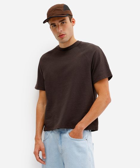 camiseta masculina de algodão manga raglan texturizada marrom