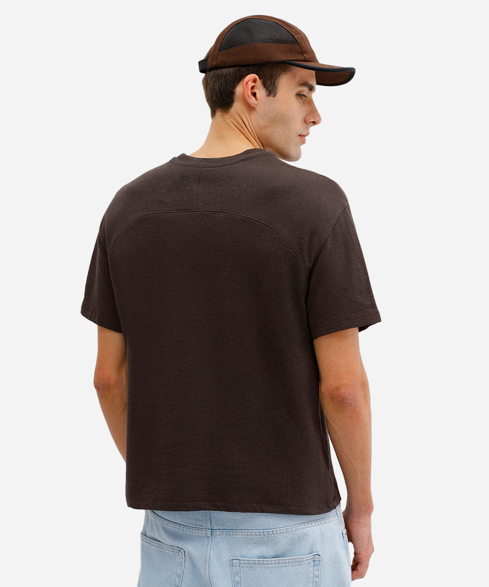 camiseta masculina de algodão manga raglan texturizada marrom