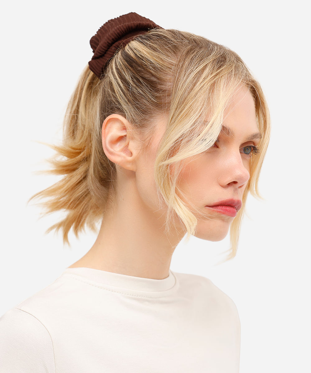 scrunchie plissada marrom