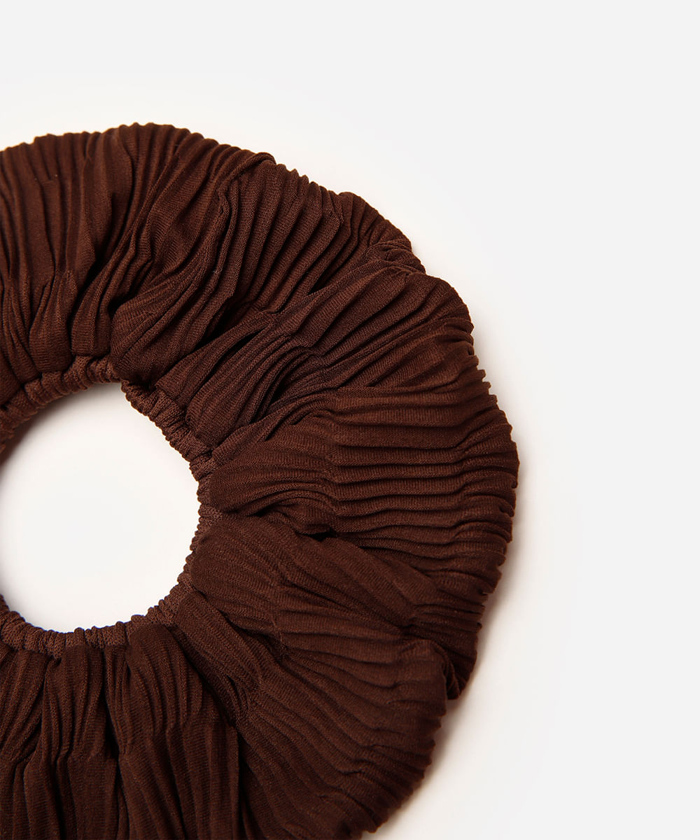 scrunchie plissada marrom