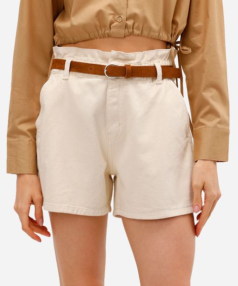 short clochard feminino de sarja com cinto bege