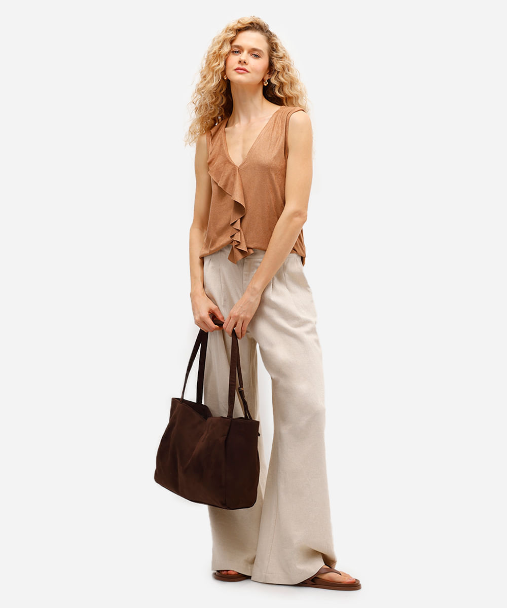 regata feminina de suede decote v com babados bege