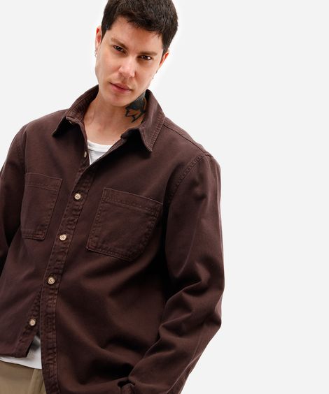 camisa overshirt masculina de sarja com bolsos marrom