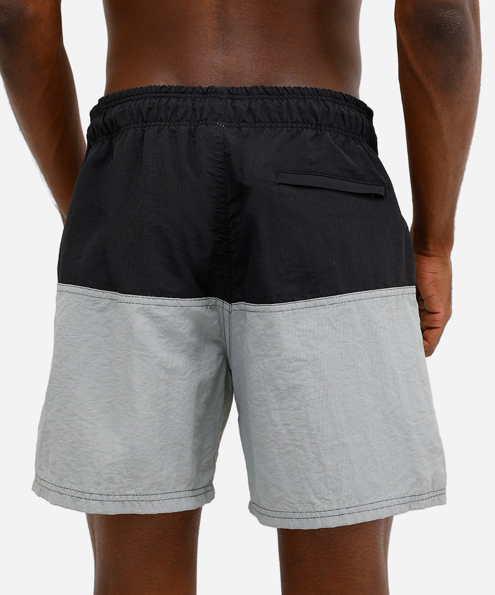 short masculino de poliamida com recorte preto