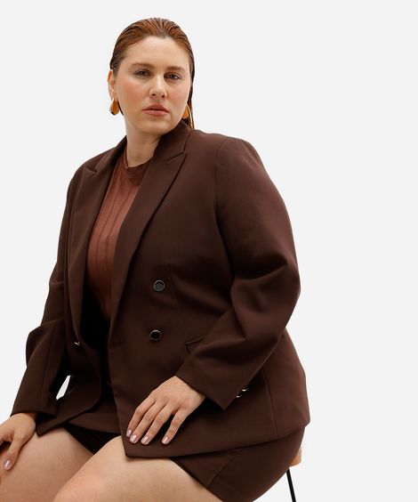 blazer de alfaiataria com ombreiras plus size marrom