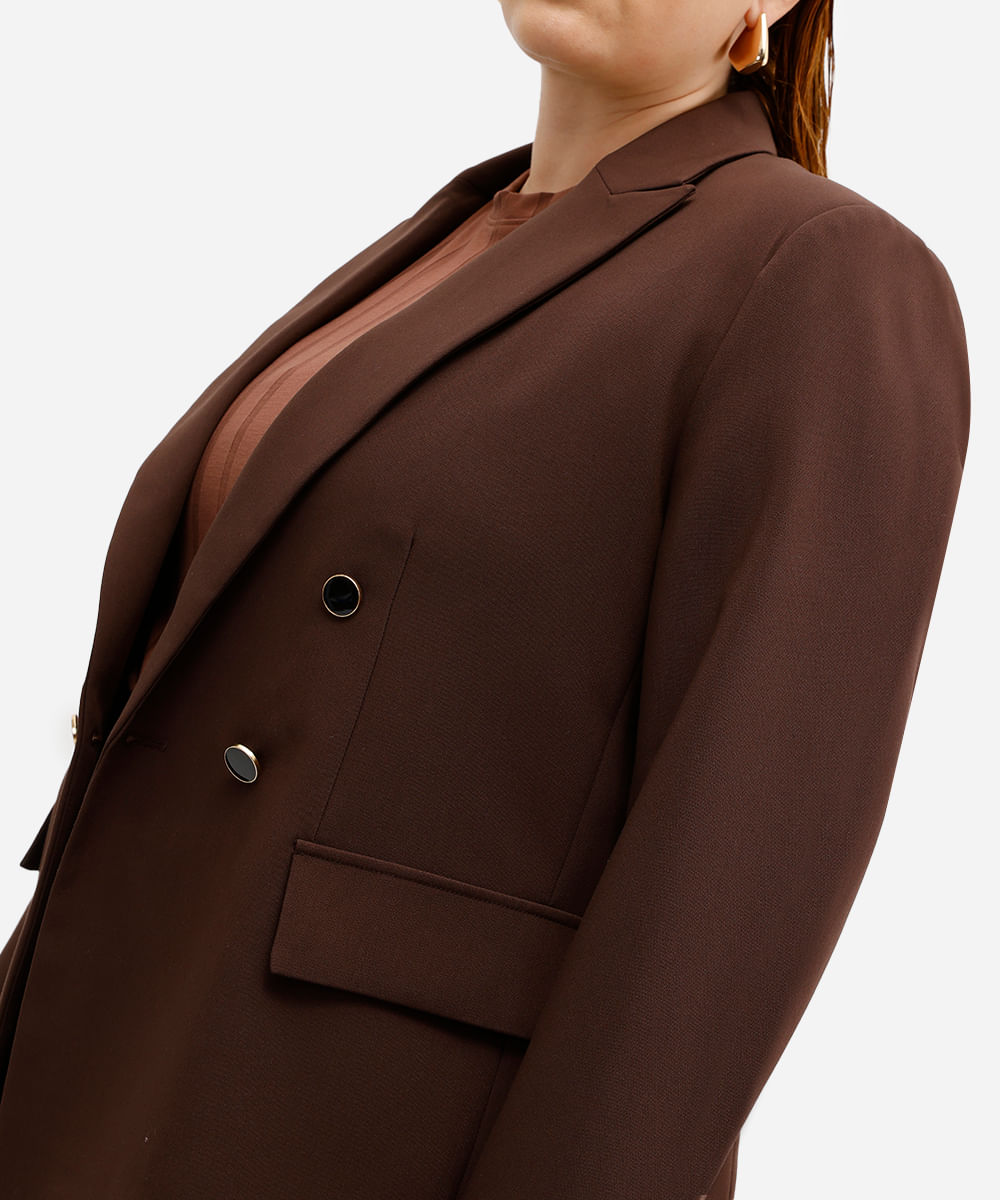 blazer de alfaiataria com ombreiras plus size marrom