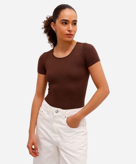 body básico feminino manga curta canelado marrom