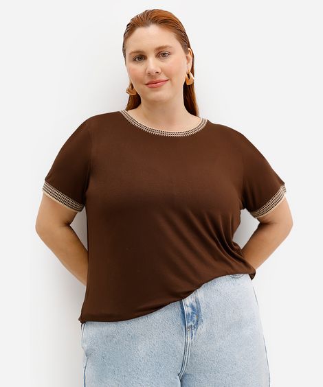 blusa de viscose manga curta quadriculada plus size marrom