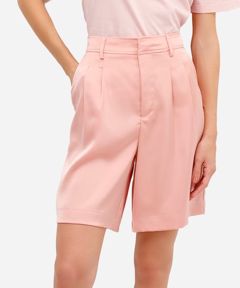 short feminino de alfaiataria acetinado com pregas rosa