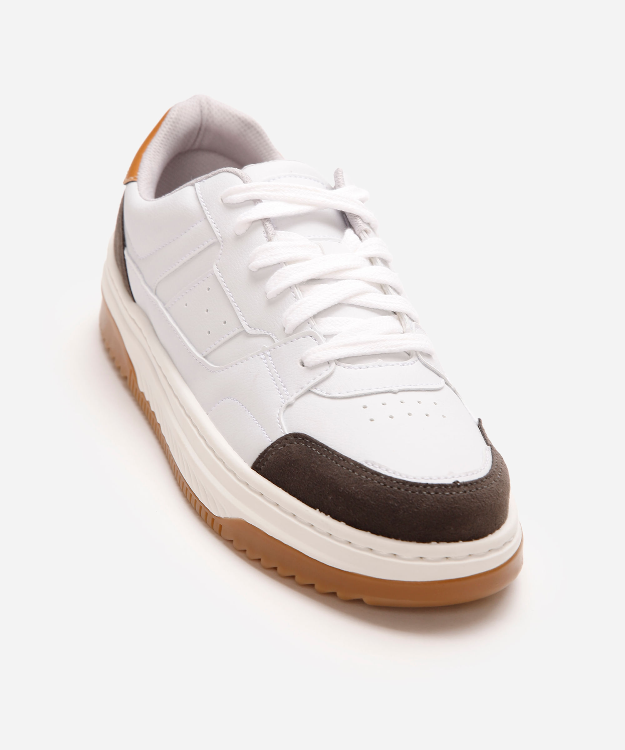 tênis casual masculino com recortes branco