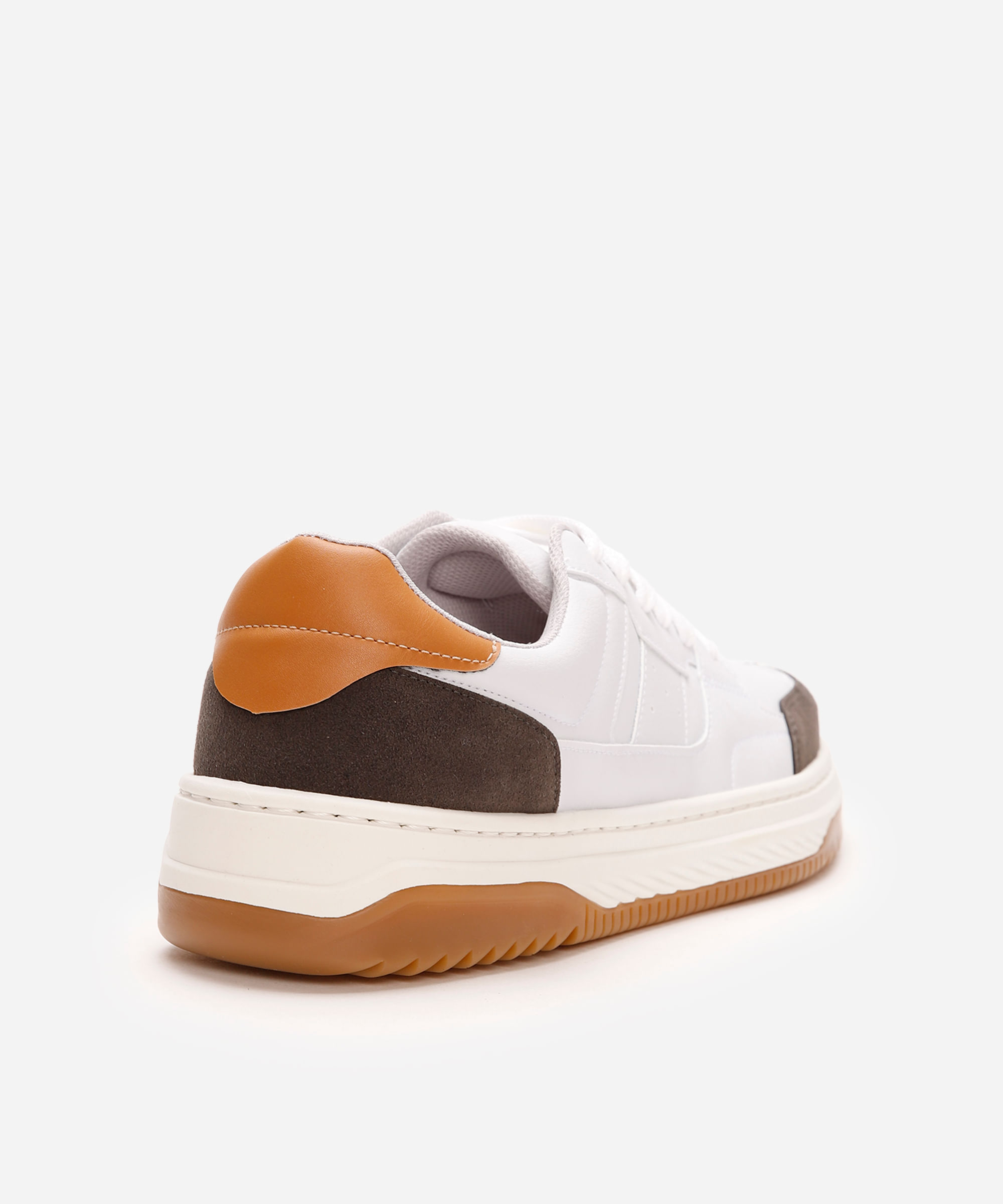 tênis casual masculino com recortes branco